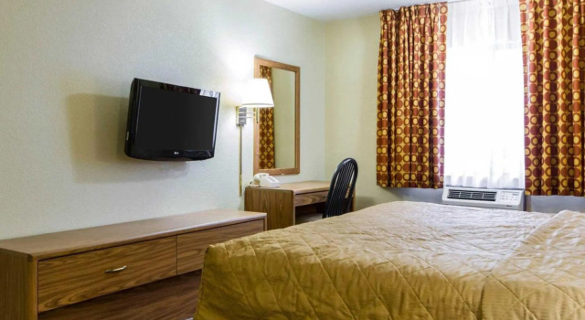 Standard Zimmer Econo Lodge Madison East