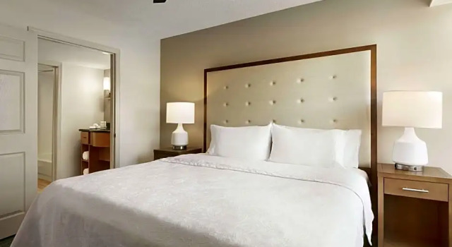 Двухместный номер Standard с видом на внутренний двор Homewood Suites by Hilton Kansas City Airport