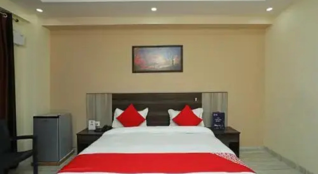 Hotel Bhavini by OYO Rooms, Забронировать Отель Отели Джамму и Кашмира с парковкой, Парковка