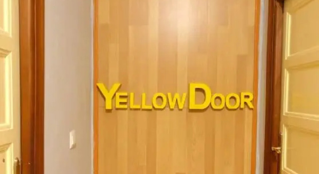 Yellow Door 2, Забронировать Отель Понферрада El Bierzo, рядом с Bergidum Theatre