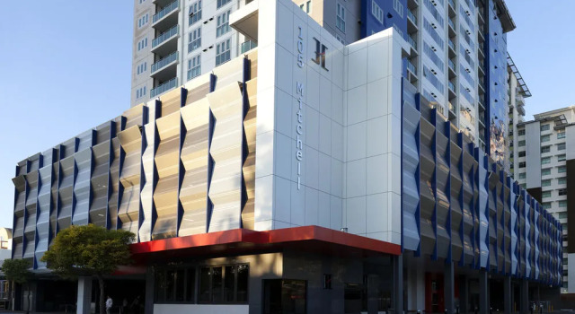 H on Mitchell Apartment Hotel