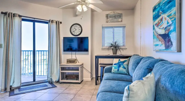 Relaxing Gulf Shores Condo w/ Beach-view Balcony