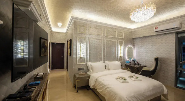 Номер Deluxe Ritz Residence - A Member of The Luxury Hotel Group