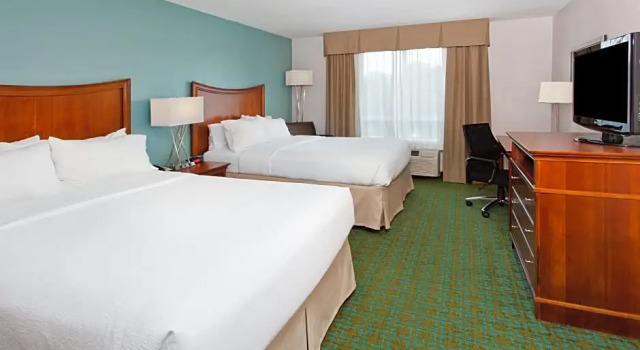 Двухместный люкс c 1 комнатой DoubleTree by Hilton Brunswick