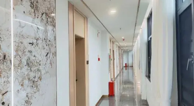 KAILIN Hotel, Rezerwuj Hotel Hotele w Pu'er z parkingiem, Parking
