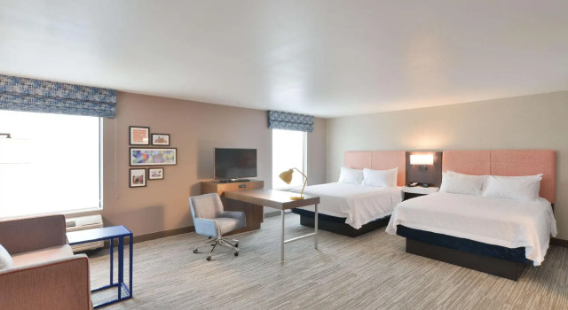 Четырёхместная студия Hampton Inn & Suites Menomonie-UW Stout