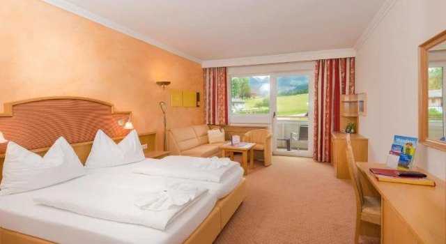 Aktivhotel Rohrmooserhof, Varaa Hotelli Hotellit Steiermark uima-altaalla, Uima-allas
