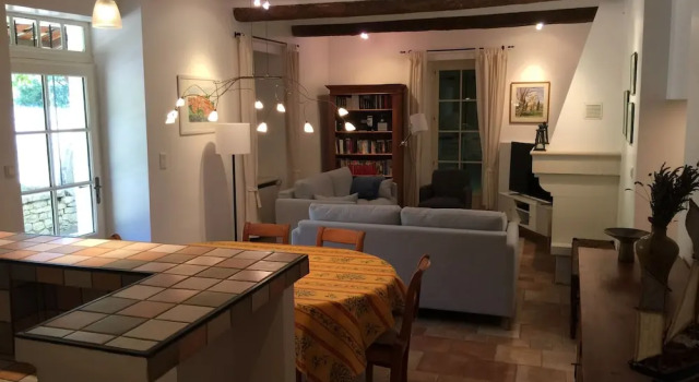Bastide Casa Mira au domaine d' Esclatesang, 5 ha, Apt, parc du Luberon, Prenota Hotel Hotel a Alvernia con parcheggio, Parcheggio