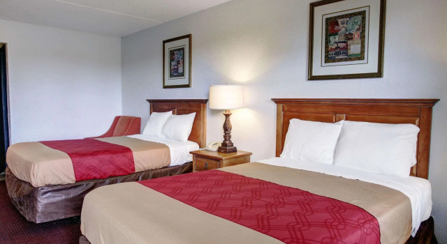 Четырёхместный номер Standard Rodeway Inn New Braunfels - San Antonio Area
