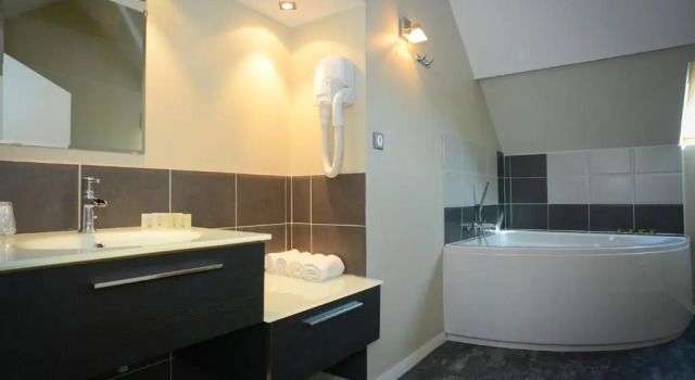 Семейный номер Standard Logis Hôtel Restaurant lAuberge Normande