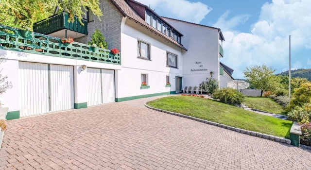 Апартаменты Geräumiges Apartment am Waldrand im Sauerland