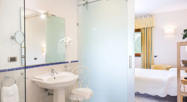 Трёхместный номер Standard с балконом Villa Poseidon -Boutique Hotel
