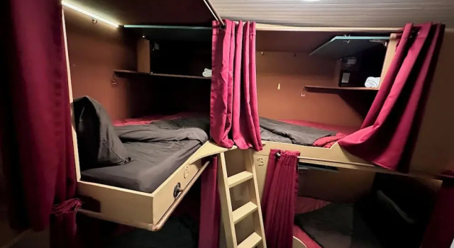 Кровать в общем номере West River House