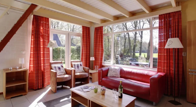 Коттедж Cozy Holiday Home with Bubble Bath near Zwolle