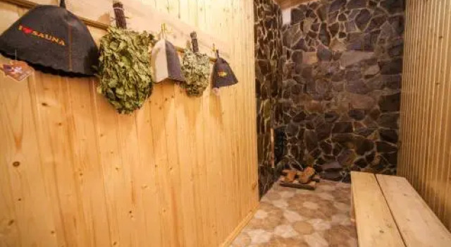 Zeleni Pagorby, Prenota Hotel Skhidnytsia 