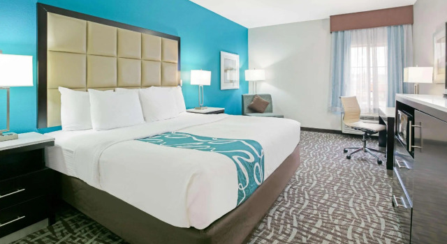 Двухместный номер Standard La Quinta Inn and Suites by Wyndham Paris