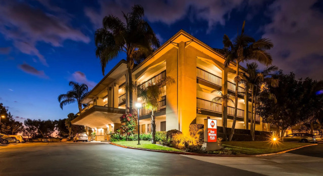 Кровать в общем номере Best Western Plus Orange County Airport North