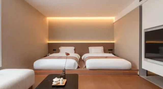 Люкс Comfort Xiyue Designer Hotel (Zhongshan Ferry Branch, Erma Road Food Street)