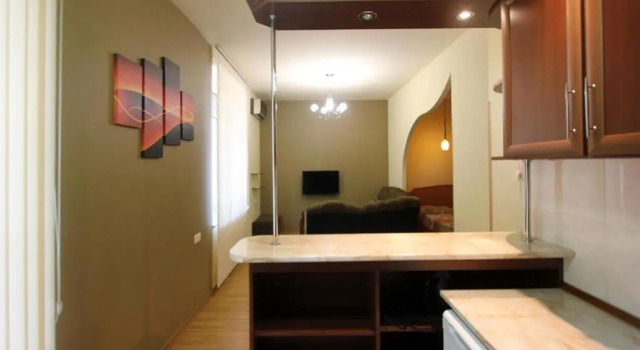 Apartment near ANI PLAZA hotel, Забронировать Апартаменты/квартира Отели Еревана с парковкой, рядом с Ереванский государственный университет, Парковка