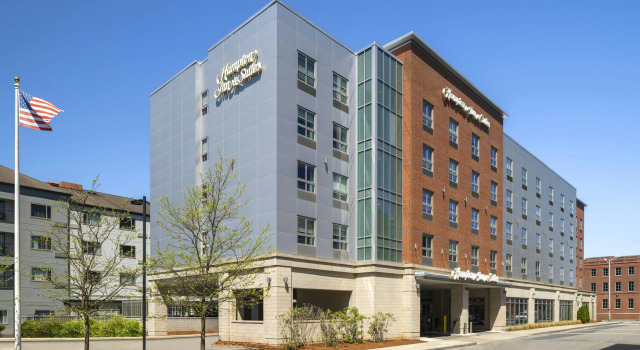 Hampton Inn & Suites-Worcester, MA, Buchen Sie Hotel  