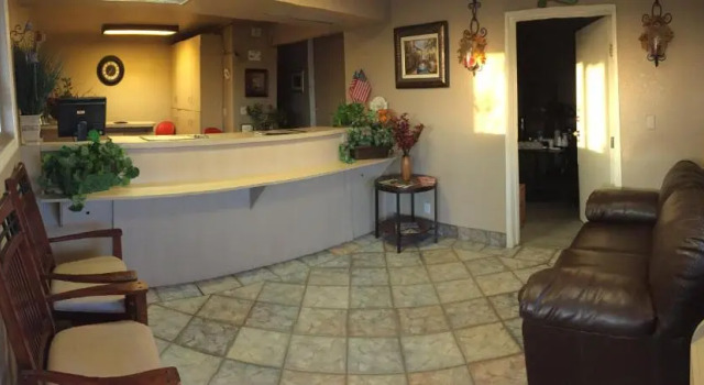 Hilltop Inn & Suites, Rezerwuj Hotel Hotele w Victorville z basenem, Basen