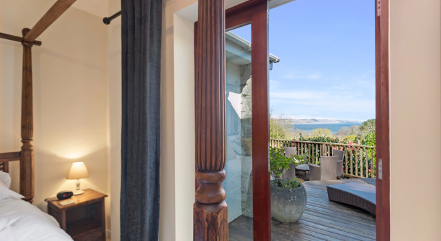 Glendale Cottage - Sea Views, Beach Access, Hot Tub