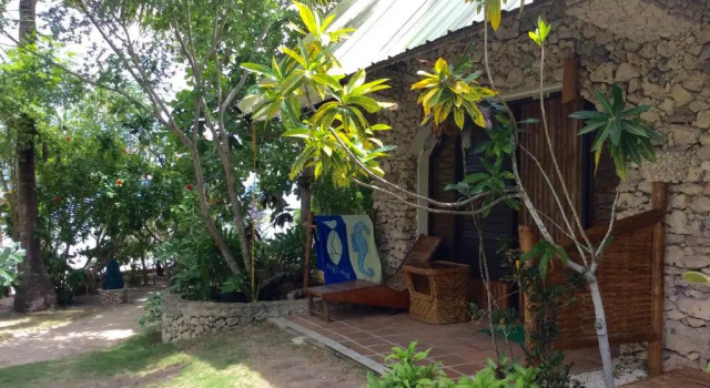 Бунгало Ravenala Beach Bungalows