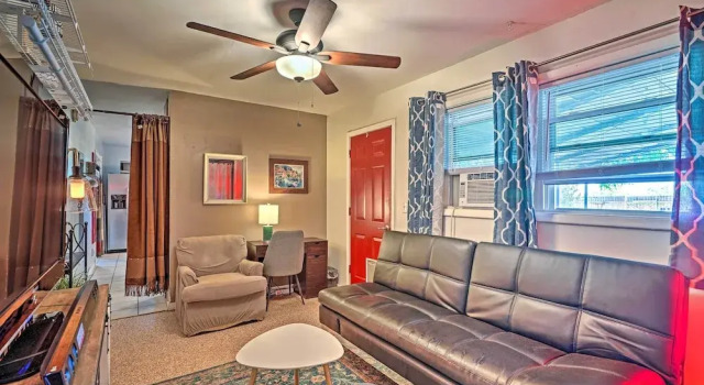 Апартаменты Quaint Garden City Studio w/ Hot Tub: Pets Welcome