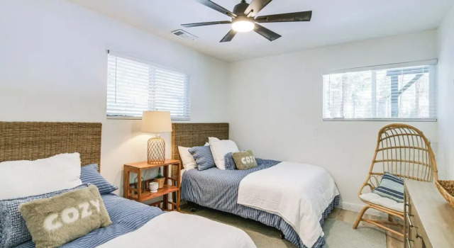 Коттедж Westwood Cabin: Lake Almanor Across the Street!