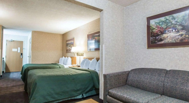 Четырёхместный люкс Quality Suites San Diego Otay Mesa