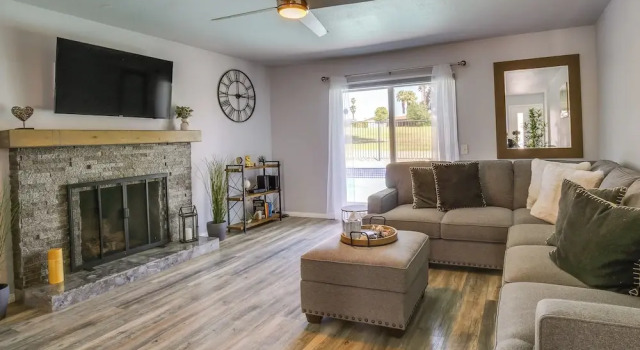 Pool & Spa: Palm Desert Home Near Golf, Забронировать Дом для отпуска СПА-отели Палм-Дезерт, SPA-услуги