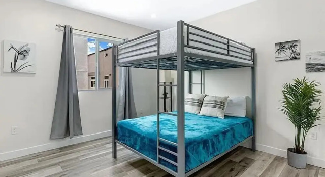 Format Stays Coliving, Забронировать Отель Отели Лос-Анджелеса с парковкой, рядом с Голливуд/Вестерн, Парковка