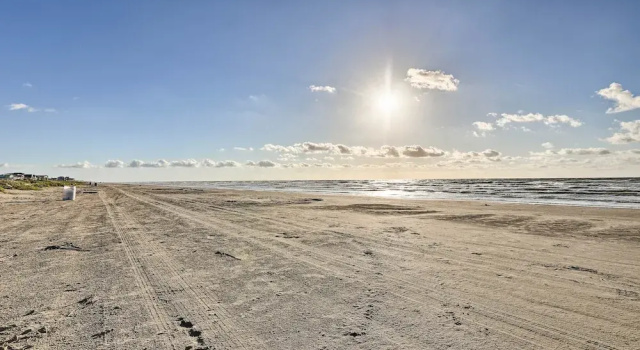 Коттедж с 3 комнатами с балконом Ocean-view Beach House in Galveston, Dogs Welcome!