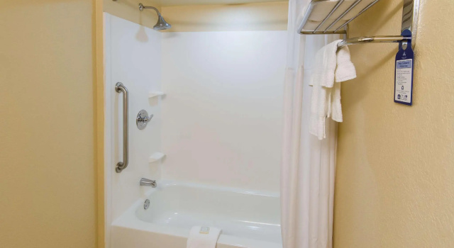 Четырёхместный номер Standard Best Western International Speedway Hotel