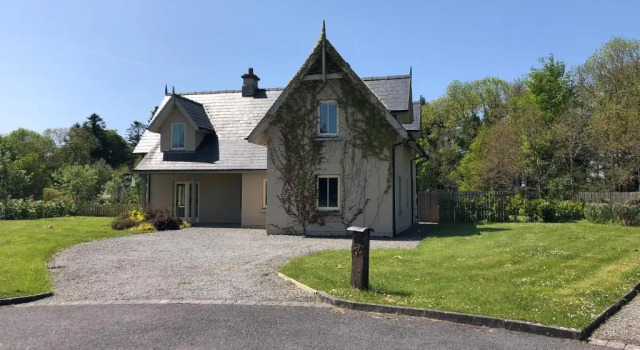 Апартаменты с 4 комнатами 4 Bedroom Holiday Home With Wheelchair Accessible Bathroom 2km From Kenmare