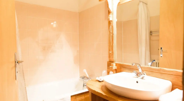 Трёхместный номер Standard с балконом Hôtel Le Sporting