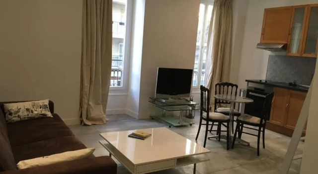 Heart of Nice Harboor cosy and central, Забронировать Отель Отели Ниццы с парковкой, Парковка