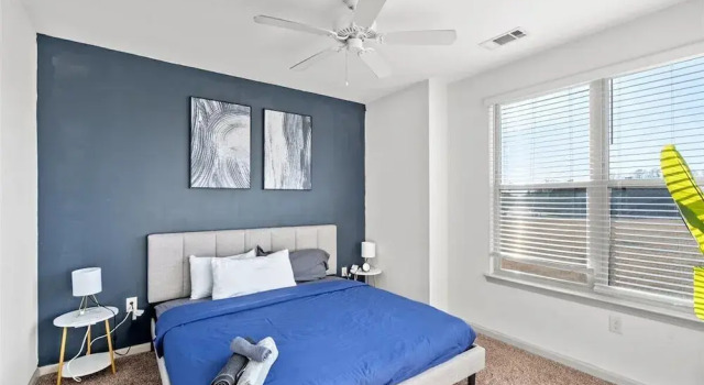 Upscale 2BR Suite Mins Uptown Charlotte, Забронировать Апартаменты/квартира Отели Шарлотте с парковкой, Парковка