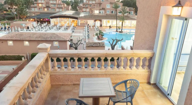 Апартаменты Premium с видом на бассейн Aparthotel Ciudad Laurel