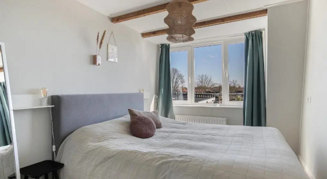 Uniek verblijf in herenhuis, eigen appartement op de tweede etage van ons huis, Buchen Sie Ferienwohnung Leeuwarden Friesland