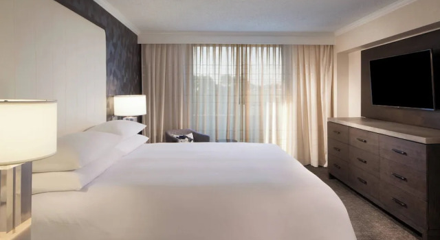 Suite 1 Schlafzimmer mit Balkon Omaha Marriott