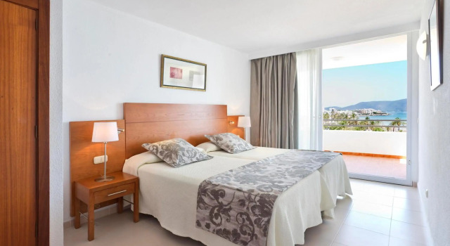 Hipotels Mercedes Aparthotel, Book Condo Hotel 4-Star Hotels in Sa Coma, 4*