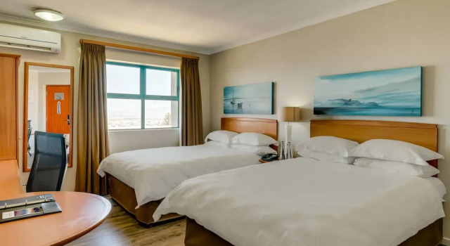 Четырёхместный номер Standard с видом на сад Protea Hotel by Marriott Cape Town Tyger Valley