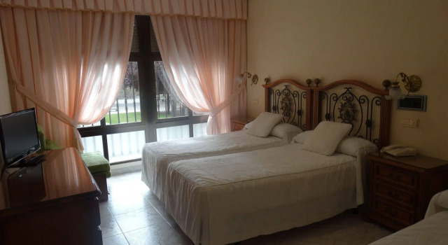 Le Petit Hotel, Забронировать Отель Саламанка Salamanca Province, рядом с Дворец Анайя