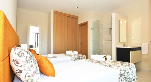 Villa Bahamas, Rezerwuj Willa Hotele w Algarve z parkingiem, Parking