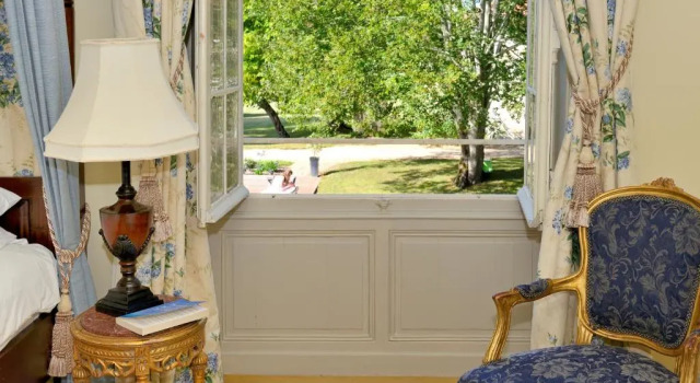 Полулюкс Chateau Le Mas De Montet