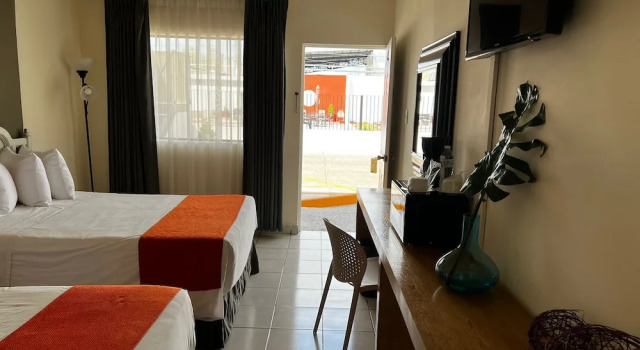 Номер Deluxe HOTEL LOS ROBLES