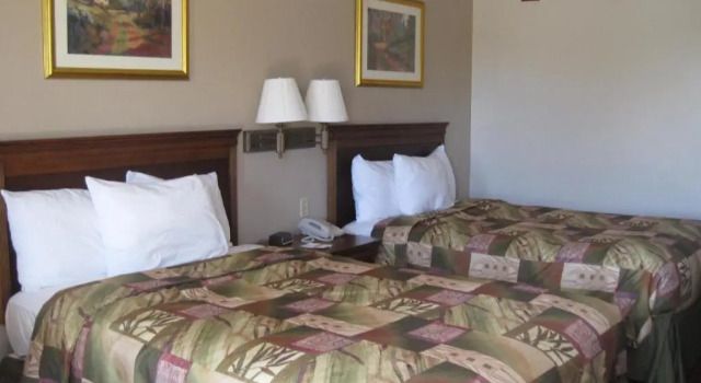 Четырёхместный номер Standard Briarwood Inn Of Geneva