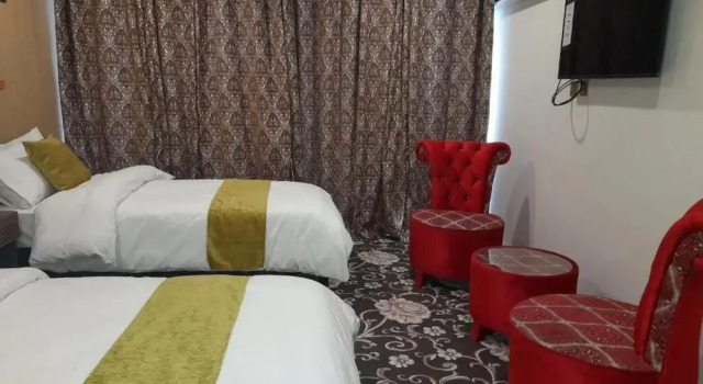 Трёхместный номер Standard с балконом Hunza Grand Motel