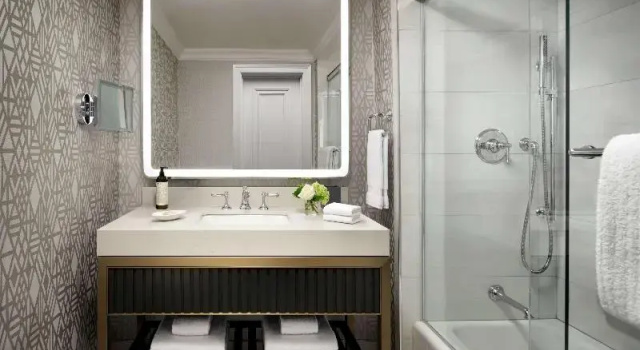 Четырёхместный номер Deluxe Fairmont Hotel Macdonald